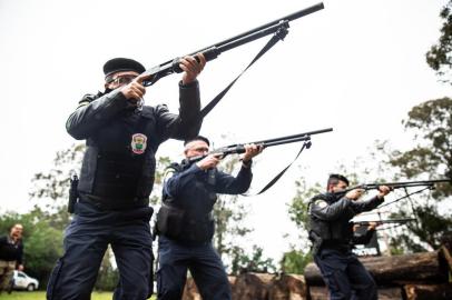  PORTO ALEGRE, RS, BRASIL, 12/09/2019:  Guarda Municipal recebe treinamento com espingarda - Agentes da Guarda Municipal receberão treinamento para uso de espingarda calibre 12 no Centro de Treinamento de Técnicas e Táticas Especiais (CTTE). (Foto: Omar Freitas / Agência RBS)Indexador: NGS