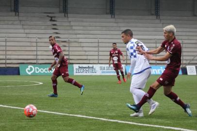 O Caxias foi derrotado pelo São José, por 2 a 1, no Estádio Passo DAreia. O jogo foi válido pela terceira rodada da Copa Seu Verardi.