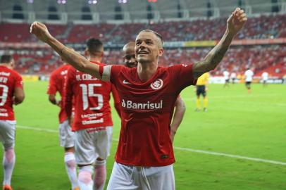 PORTO ALEGRE, RS, BRASIL, 11/04/2018-Inter x Vitória. Jogo válido pela copa do brasil e acontece no estádio Beira-Rio. DAlessandro. (FOTOGRAFO: ANDRÉ ÁVILA / AGENCIA RBS)