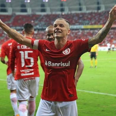 PORTO ALEGRE, RS, BRASIL, 11/04/2018-Inter x Vitória. Jogo válido pela copa do brasil e acontece no estádio Beira-Rio. DAlessandro. (FOTOGRAFO: ANDRÉ ÁVILA / AGENCIA RBS)