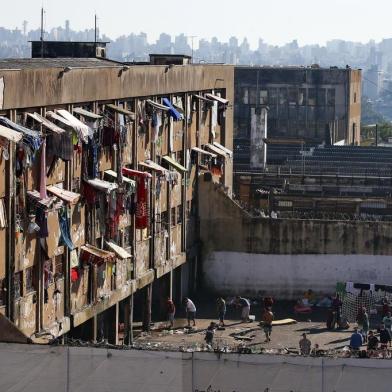  PORTO ALEGRE, RS, BRASIL, 13-07-2018: Obras das novas instalações do Instituto Penal Pio Buck, dentro do Presídio Central de Porto Alegre. Na manhã de sexta feira, comitiva composta pelo Secretário de Segurança Cezar Schirmer e o Procurador Geral de Justiça Marcelo Dornelles visita as obras (FOTO FÉLIX ZUCCO/AGÊNCIA RBS, Editoria de Notícias).