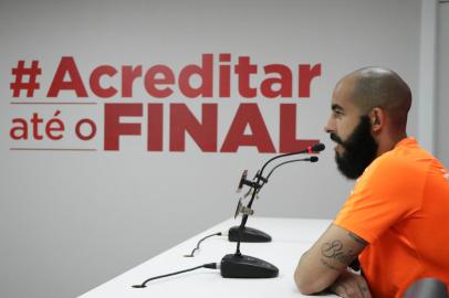 Goleiro reserva do Inter, Danilo Fernandes concede entrevista coletiva no CT Parque Gigante