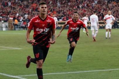 Primeiro Jogo Da Final  Copa Do Brail/ Athletico Pr X InterCURITIBA, PR, 11.09.2019 - Athletico  Pr X Internacional, Copa Do Brasil - Bruno Guimaraes camisa 39 abre o placar pro Athletico PR. Athletico-PR e Internacional se enfrentam nesta quarta-feira (11), às 21h30, na Arena da Baixada, pelo primeiro jogo da final da Copa do Brasil. - (Foto: Gisele Pimenta/FramePhoto/Folhapress) Local: CURITIBA ;PR ;BRASIL