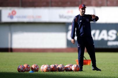  CAXIAS DO SUL, RS, BRASIL (15/08/2019)Treino do Ser Caxias no estádio centenário em caxias do Sul. Na foto, técnico Lacerda.(Antonio Valiente/Agência RBS)