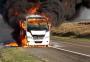 Micro-ônibus que transportava pacientes de Alegrete pega fogo na BR-290