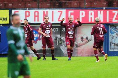 CAXIAS DO SUL, RS, BRASIL, 17/09/2019. SER Caxias x Avenida, jogo Grupo B, válido pela 6ª rodada da Copa Seu Verardi e realizado no estádio Centenário. Comemoração do segundo gol do Caxias marcado pelo atacante Michel. (Porthus Junior/Agência RBS)