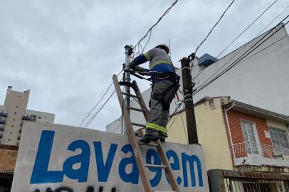 Dono de lavagem de veículos no Menino Deus é preso por furto de energia elétrica