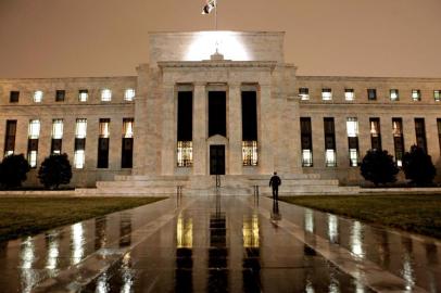 Sede do Federal Reserve (Fed), o banco central dos Estados Unidos. #página: 30Federal Reserve BuildingFILE - In this March 27, 2009 file photo, the Federal Reserve Building on Constitution Avenue in Washington is seen. Federal regulators will privately begin telling the nation's 19 largest financial institutions Friday, April 24, 2009, how well they performed in stress tests to assess their soundness. (AP Photo/J. Scott  Applewhite, file) Fonte: AP Fotógrafo: J. Scott Applewhite