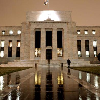 Sede do Federal Reserve (Fed), o banco central dos Estados Unidos. #página: 30Federal Reserve BuildingFILE - In this March 27, 2009 file photo, the Federal Reserve Building on Constitution Avenue in Washington is seen. Federal regulators will privately begin telling the nation's 19 largest financial institutions Friday, April 24, 2009, how well they performed in stress tests to assess their soundness. (AP Photo/J. Scott  Applewhite, file) Fonte: AP Fotógrafo: J. Scott Applewhite