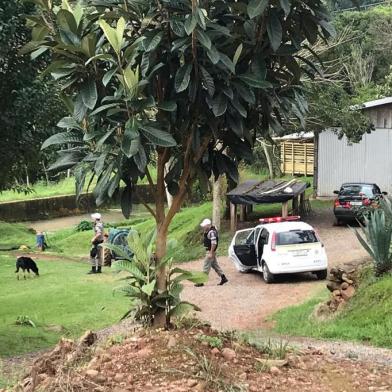 Um agricultor foi morto com golpe de machado no interior de Monte Belo do Sul. Crime ocorreu na Linha Pederneira Alta.