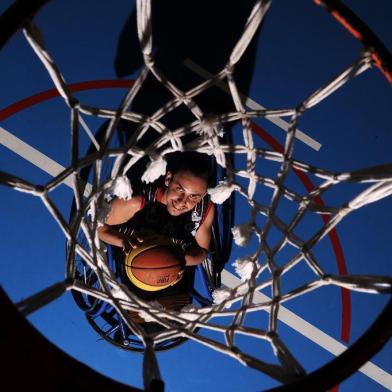  CAXIAS DO SUL, RS, BRASIL, 12/09/2019 - Agnel Passos, 25 anos, sofreu um acidente quando tinha 20 anos e, desde então, é cadeirante. A partir disso, começou a praticar o basquete em cadeira de rodas, por meio do Cidef/UCS, e tem sonho de integrar a Seleção Brasileira de Basquete em Cadeira de Rodas. Além disso, também participa de atividades de atletismo, badminton e natação, todas gratuitas e mediadas por instituições. (Marcelo Casagrande/Agência RBS)