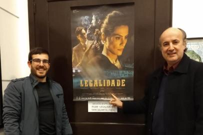 Vereadores Rafael Bueno e Gustavo Toigo, do PDT, na sessão do filme Legalidade