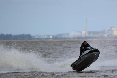  PORTO ALEGRE, RS, BRASIL - Segundo é o Campeonato Sul-Brasileiro de Jet Ski NA Orla do Guaíba.