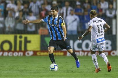 Gremio x SantosRS - FUTEBOL/CAMPEONATO BRASILEIRO 2019 /GREMIO X SANTOS - ESPORTES - Lance da partida entre Santos e Gremio disputada na noite deste sabado, na Vila Belmiro, em Santos, em partida valida pela Campeonato Brasileiro 2019. FOTO: LUCAS UEBEL/GREMIO FBPA, KannemannEditoria: SPOIndexador: Lucas UebelSecao: futebolFonte: Gremio.netFotógrafo: Gremio x Santos