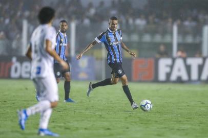 Gremio x SantosRS - FUTEBOL/CAMPEONATO BRASILEIRO 2019 /GREMIO X SANTOS - ESPORTES - Lance da partida entre Santos e Gremio disputada na noite deste sabado, na Vila Belmiro, em Santos, em partida valida pela Campeonato Brasileiro 2019. FOTO: LUCAS UEBEL/GREMIO FBPA, LuanEditoria: SPOIndexador: Lucas UebelSecao: futebolFonte: Gremio.netFotógrafo: Gremio x Santos