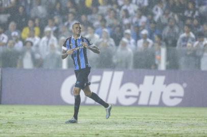 Gremio x SantosRS - FUTEBOL/CAMPEONATO BRASILEIRO 2019 /GREMIO X SANTOS - ESPORTES - Lance da partida entre Santos e Gremio disputada na noite deste sabado, na Vila Belmiro, em Santos, em partida valida pela Campeonato Brasileiro 2019. FOTO: LUCAS UEBEL/GREMIO FBPA, luanEditoria: SPOIndexador: Lucas UebelSecao: futebolFonte: Gremio.netFotógrafo: Gremio x Santos