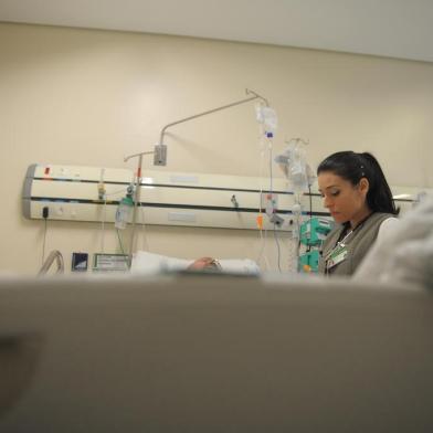  CAXIAS DO SUL, RS, BRASIL, 08/08/2019. Fabiana Zouvi, Coordenadora da Enfermagem da Oncologia do Hospital Unimed. Case da reportagem da série Um olhar sobre a vida. (Lucas Amorelli/Agência RBS)