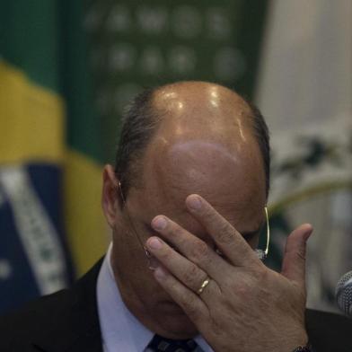 Rio de Janeiro's Governor Wilson Witzel (C) gestures during a press conference in Rio de Janeiro, Brazil, on September 23, 2019, after eight-year-old Agatha Sales Felix died during a police operation at the Alemao complex slum. - Felix was killed by a stray bullet during a confrontation between alleged drug traffickers and police officers on September 21. (Photo by MAURO PIMENTEL / AFP)