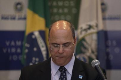 Rio de Janeiros Governor Wilson Witzel (C) gestures during a press conference in Rio de Janeiro, Brazil, on September 23, 2019, after eight-year-old Agatha Sales Felix died during a police operation at the Alemao complex slum. - Felix was killed by a stray bullet during a confrontation between alleged drug traffickers and police officers on September 21. (Photo by MAURO PIMENTEL / AFP)