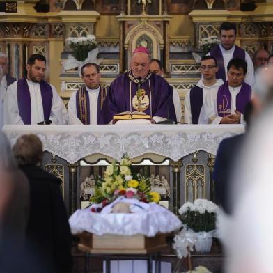  CAXIAS DO SUL, RS, BRASL (23/09/2019)Missa de corpo presente do padre  Roque Grazziotin na Igreja Santa Catarina. (Antonio Valiente/Agência RBS)