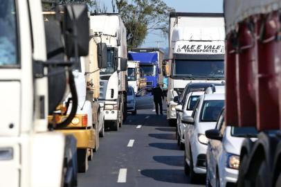  PORTO ALEGRE, RS, BRASIL, 24/09/2019- Pelo segundo dia seguido, obras na BR-386 complicam trânsito entre Nova Santa Rita e Canoas . (FOTOGRAFO: FERNANDO GOMES / AGENCIA RBS)