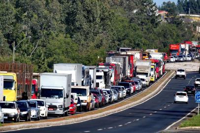  PORTO ALEGRE, RS, BRASIL, 24/09/2019- Pelo segundo dia seguido, obras na BR-386 complicam trânsito entre Nova Santa Rita e Canoas . (FOTOGRAFO: FERNANDO GOMES / AGENCIA RBS)