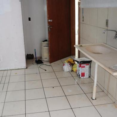  CAXIAS DO SUL, RS, BRASIL, 10/09/2019. Na foto, apartamento vazio no condomínio Campos da Serra 7.  Condomínio também enfrenta problemas de inadimplência dos moradores, falta de manutenção, invasões de unidades e ligações clandestinas de energia elétrica. (Porthus Junior/Agência RBS)