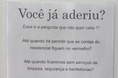  CAXIAS DO SUL, RS, BRASIL, 10/09/2019. Condomínio Campos da Serra 7.  Condomínio também enfrenta problemas de inadimplência dos moradores, falta de manutenção, invasões de unidades e ligações clandestinas de energia elétrica. Raquel Vera Moreira mora no condomínio Campos da Serra 7, que enfrenta problemas de inadimplência em loteamento popular. (Porthus Junior/Agência RBS)