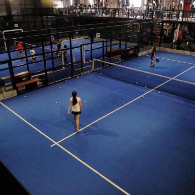  BENTO GOMÇALVES, RS, BRASIL, 13/09/2019 - Treino da gurizada convocada para a Seleção Brasileira de Pádel que vai disputar o Campeonato Mundial de Menores, na Espanha, com a professora Fernanda Abarzúa. (Marcelo Casagrande/Agência RBS)