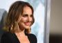 Natalie Portman arrasa em look com decote até o umbigo 