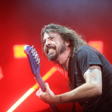  PORTO ALEGRE, RS, BRASIL, 04.03.2018. Foo Fighters e Queens of the Stone Age fazem defesa ao rock no Beira-Rio. As duas bandas se apresentaram na Capital. Na foto: Show da banda Foo Fighters. (Foto: ANDRÉ ÁVILA/Agência RBS)