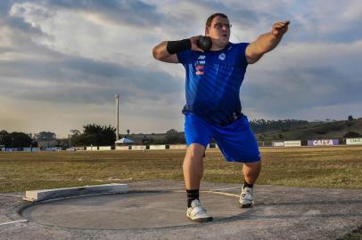  Brazilian shot put athlete Darlan Romani trains at the Brazilian Athletics Confederation (CBAt) training centre in Braganca Paulista, some 88 km from Sao Paulo, Brazil on August 28, 2019. - Current number two in the world rankings, Brazilian Darlan Romani is among the favorites to win shot put gold medal in the upcoming Doha World Athletics Championships, which will be held from September 27 to October 6 at the Qatari capital. (Photo by NELSON ALMEIDA / AFP)Editoria: SPOLocal: Bragança PaulistaIndexador: NELSON ALMEIDASecao: shot putFonte: AFPFotógrafo: STF