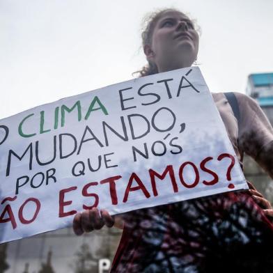  PORTO ALEGRE, RS, BRASIL - 27/09/2019Fridays for Future Porto Alegre reúne grupo em frente ao Palácio Farroupilha. Na foto, Elisa Fink