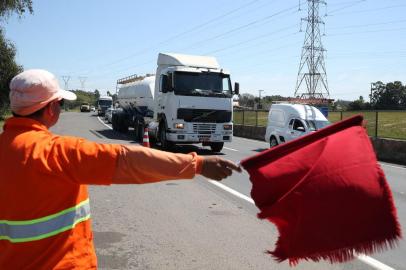  PORTO ALEGRE, RS, BRASIL, 24/09/2019- Pelo segundo dia seguido, obras na BR-386 complicam trânsito entre Nova Santa Rita e Canoas . (FOTOGRAFO: FERNANDO GOMES / AGENCIA RBS)