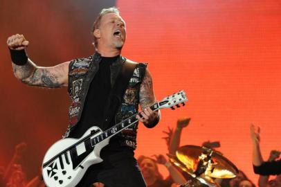  James Hetfield of Metallica performs on the second day of the Rock in Rio music festival in Rio de Janeiro, on September 19, 2015. AFP PHOTO/ TASSO MARCELOEditoria: ACELocal: Rio de JaneiroIndexador: TASSO MARCELOSecao: MusicFonte: AFPFotógrafo: STR