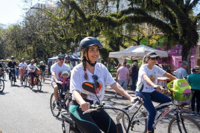 Primeira-dama Tainá Vidal pedala em campanha pela doação de órgãos 