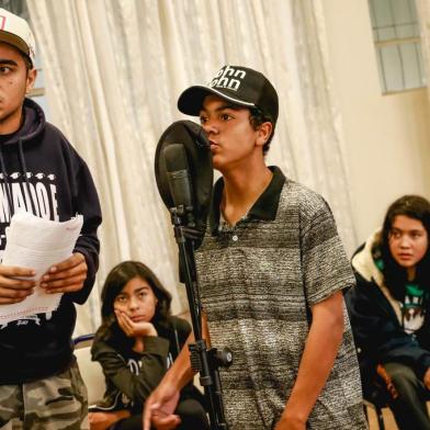 Registro do projeto Hip Hop nas escolas, do rapper Chiquinho Divilas