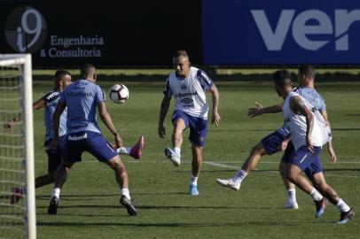  PORTO ALEGRE, RS, BRASIL - 30.09.2019 - Treino do Grêmio no CT Luiz Carvalho. Everton, Alisson. (Mateus Bruxel/Agencia RBS).