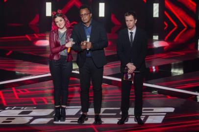 Mobi Colombo e Tony Gordon com Tiago Leifert na semifinal do The Voice Brasil 2019