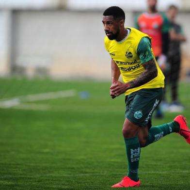  CAXIAS DO SUL, RS, BRASIL, 27/08/2019. Treino do Juventude no CT. O Ju se prepara para o primeiro jogo das quartas-de-final da série C do Campeonato Brasileiro. Na foto, lateral Vidal. (Porthus Junior/Agência RBS)Indexador: Porthus Junior                  