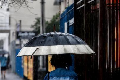  PORTO ALEGRE, RS, BRASIL - 02/01/2019Clima tempo chuva no bairro Azenha