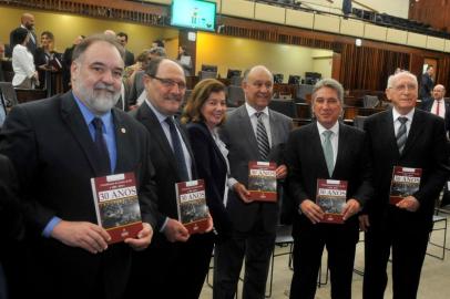 30 da Constiruição Estadual. Caxienses reunidos: Carlos Búrigo, José Ivo Sartori, Maria Helena Sartori, Pepe Vargas, Germano Rigotto, Valmir Susin