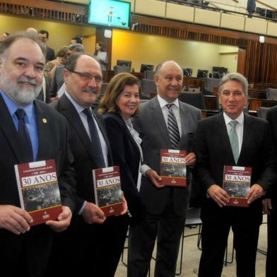 30 da Constiruição Estadual. Caxienses reunidos: Carlos Búrigo, José Ivo Sartori, Maria Helena Sartori, Pepe Vargas, Germano Rigotto, Valmir Susin