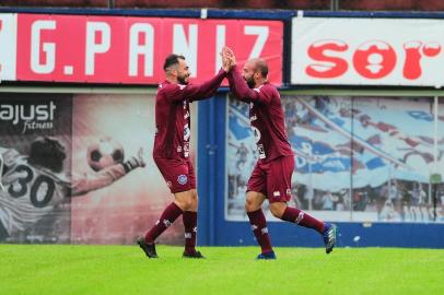 CAXIAS DO SUL, RS, BRASIL, 17/09/2019. SER Caxias x Avenida, jogo Grupo B, válido pela 6ª rodada da Copa Seu Verardi e realizado no estádio Centenário. Comemoração do segundo gol do Caxias marcado pelo atacante Michel. (Porthus Junior/Agência RBS)