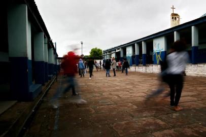  ALVORADA, RS, BRASIL - 03.10.2019 - Escola Estadual Carlos Drummond de Andrade, de Alvorada, foi indicada pela Secretaria Estadual de Educação do RS para integrar o programa de escolas cívico-militares do Ministério da Educação. (Foto: Jefferson Botega/Agencia RBS)