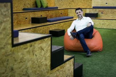  PORTO ALEGRE, RS, BRASIL, 03-10-2019: O diretor Marcelo Castro em arena para meetups na Zalpy. (Foto: Mateus Bruxel / Agência RBS)Indexador: Mateus Bruxel