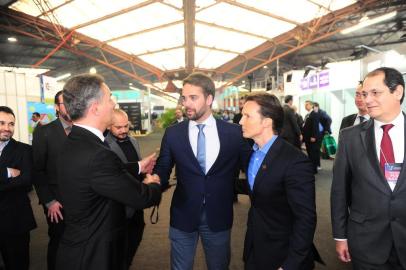  CAXIAS DO SUL, RS, BRASIL, 03/10/2019. Governador Eduardo Leite, visita os stands da Mercopar, nos pavilhões da Festa da Uva. Ele foi acompanhado pelo prefeito Daniel Guerra. (Porthus Junior/Agência RBS)