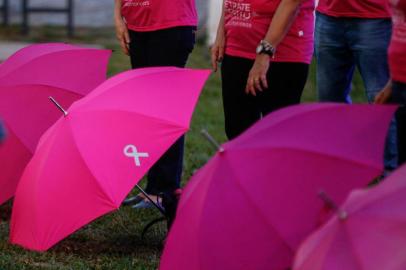  PORTO ALEGRE, RS, BRASIL - 01/10/2019Instituto da Mama do RS em parceria com Prefeitura de Porto Alegre acende a primeira luz da Campanha Outubro Rosa de Combate ao Câncer de Mama na Praça dos Açorianos