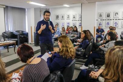 Adriano Naves de Brito em reuniÃ£o com os diretores das escolas , Porto Alegre RS 04/10/2019