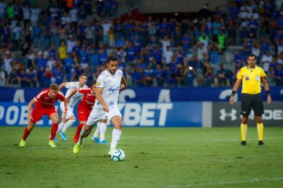 BELO HORIZONTE / BRASIL (05.10.2019) Cruzeiro x Internacional, vigÃ©sima terceira rodada do campeonato Brasileiro 2019, no MineirÃ£o, em Belo Horizonte/MG. Foto: Vinnicius Silva/Cruzeiro IMPORTANTE: Imagem destinada a uso institucional e divulgaÃ§Ã£o, seu uso comercial estÃ¡ vetado incondicionalmente por seu autor e o Cruzeiro EsporteÁrbitro Wagner do Nascimento Magalhães